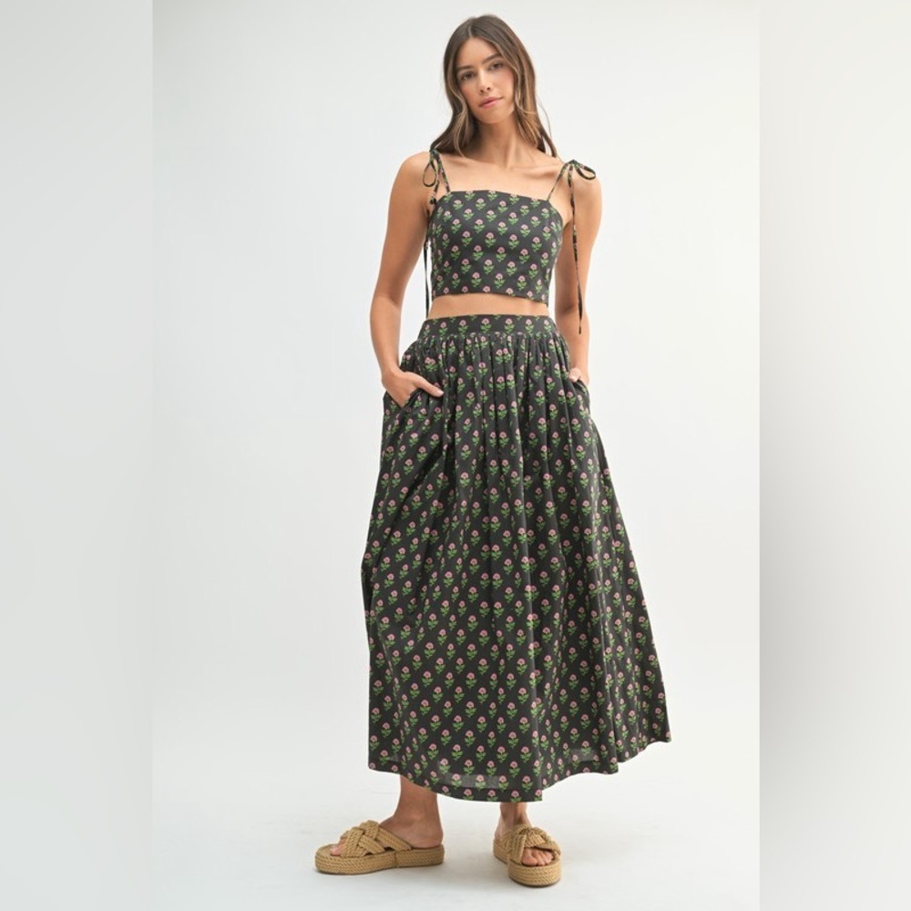 MABLE Floral Crop Top and Skirt Set – Black🛍️